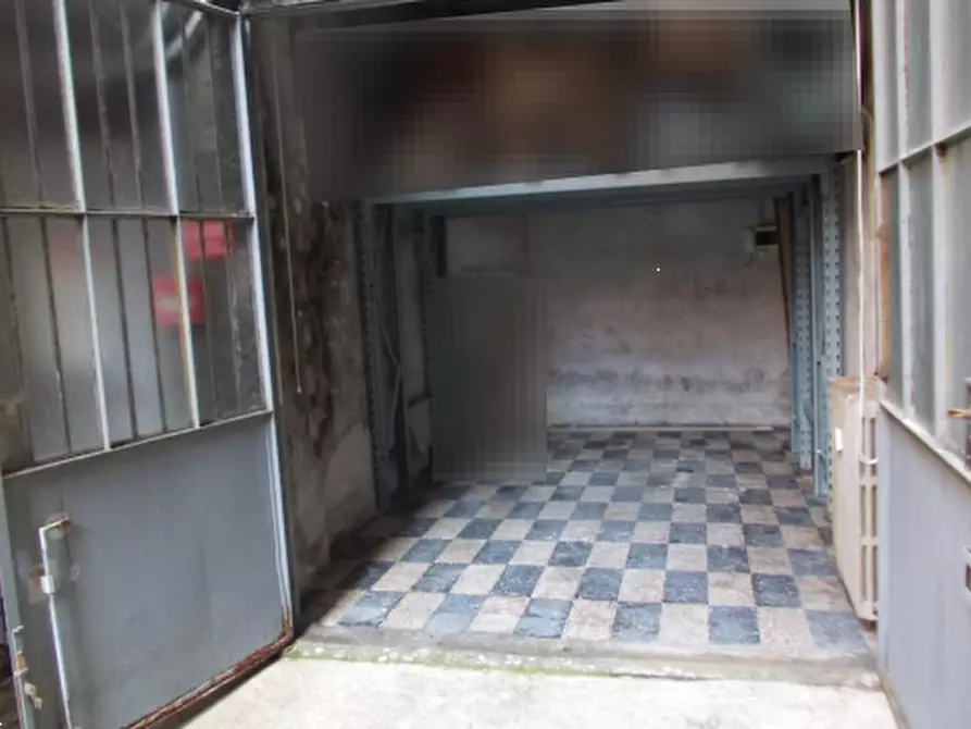 Immagine 9 di Garage in vendita  in Via Privata Ebro a Milano