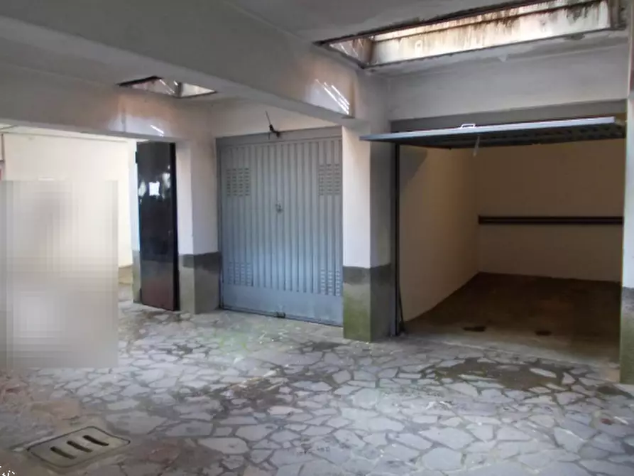 Immagine 2 di Garage in vendita  in V.le Bligny a Milano