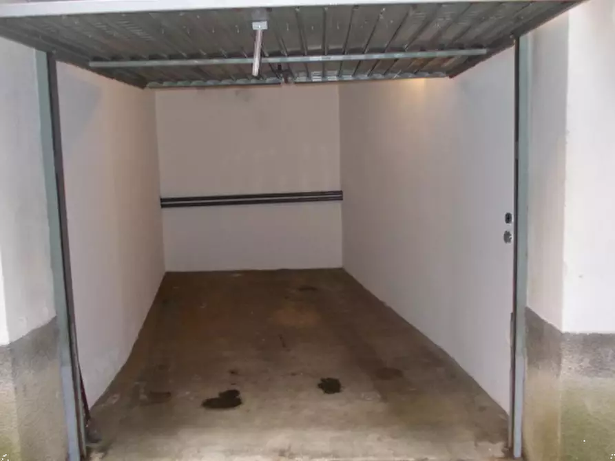 Immagine 1 di Garage in vendita  in V.le Bligny a Milano