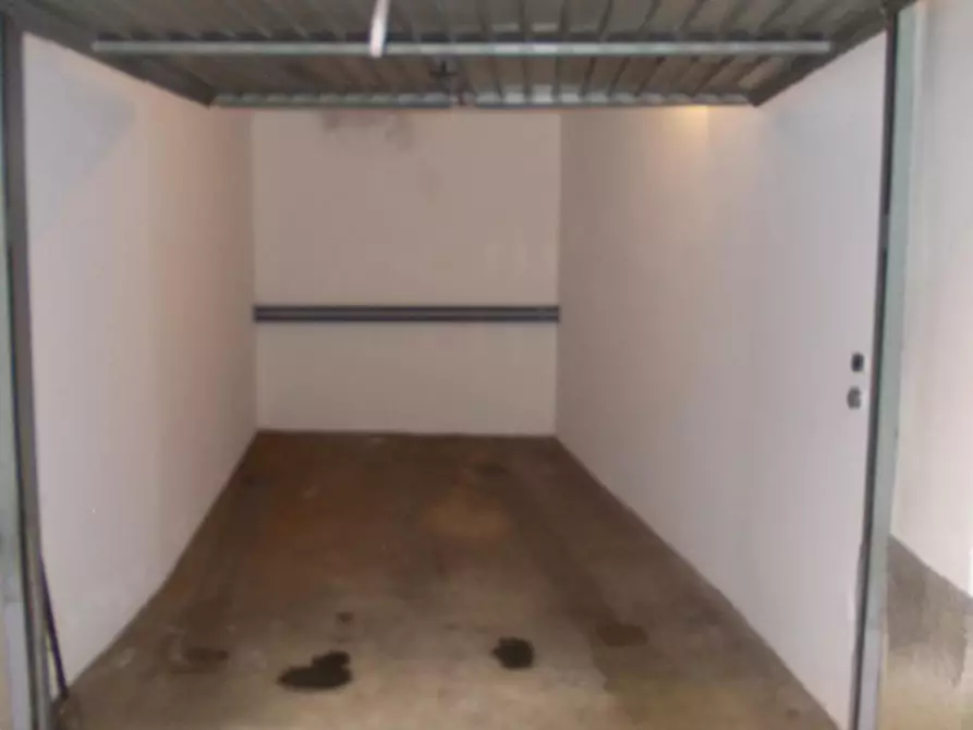 Immagine 4 di Garage in vendita  in V.le Bligny a Milano