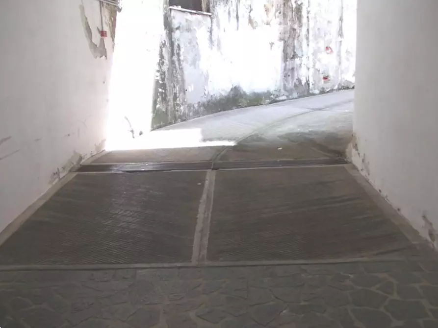 Immagine 5 di Garage in vendita  in V.le Bligny a Milano