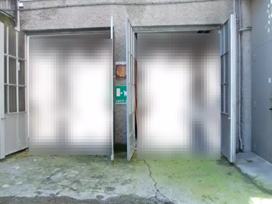 Immagine 5 di Garage in vendita  in Via Privata Ebro a Milano