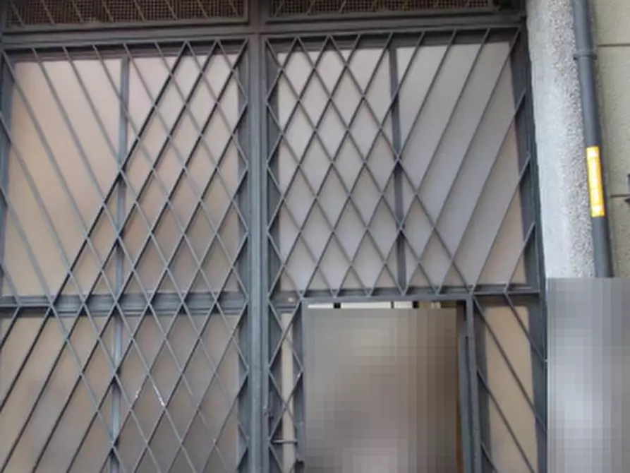 Immagine 12 di Garage in vendita  in Via Privata Ebro a Milano