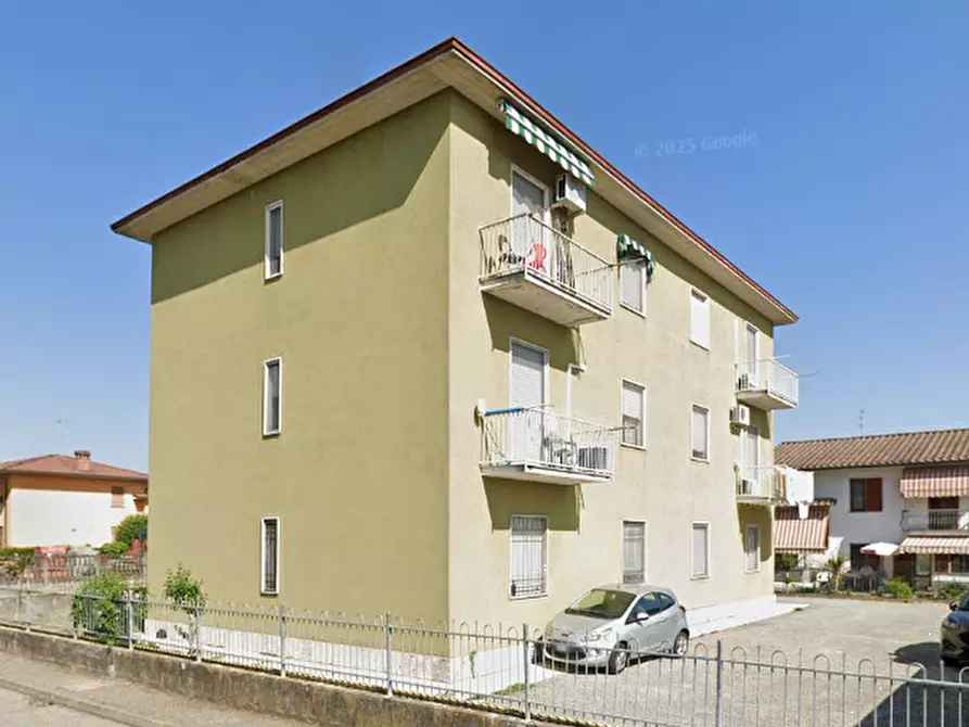 Immagine 10 di Appartamento in vendita  in Via Verdi a Gerenzago