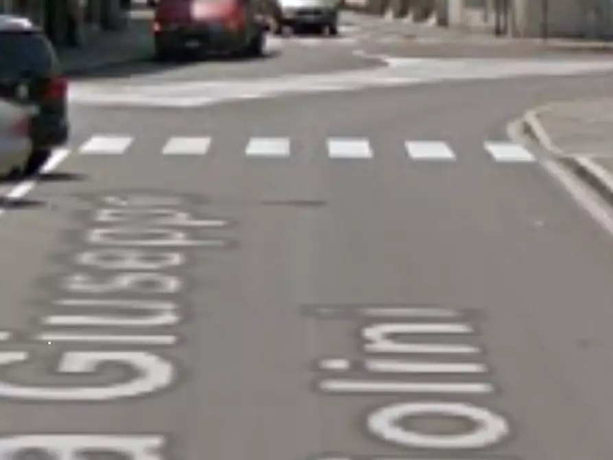 Immagine 17 di Negozio in vendita  in Piazza Giuseppe Maggiolini a Parabiago