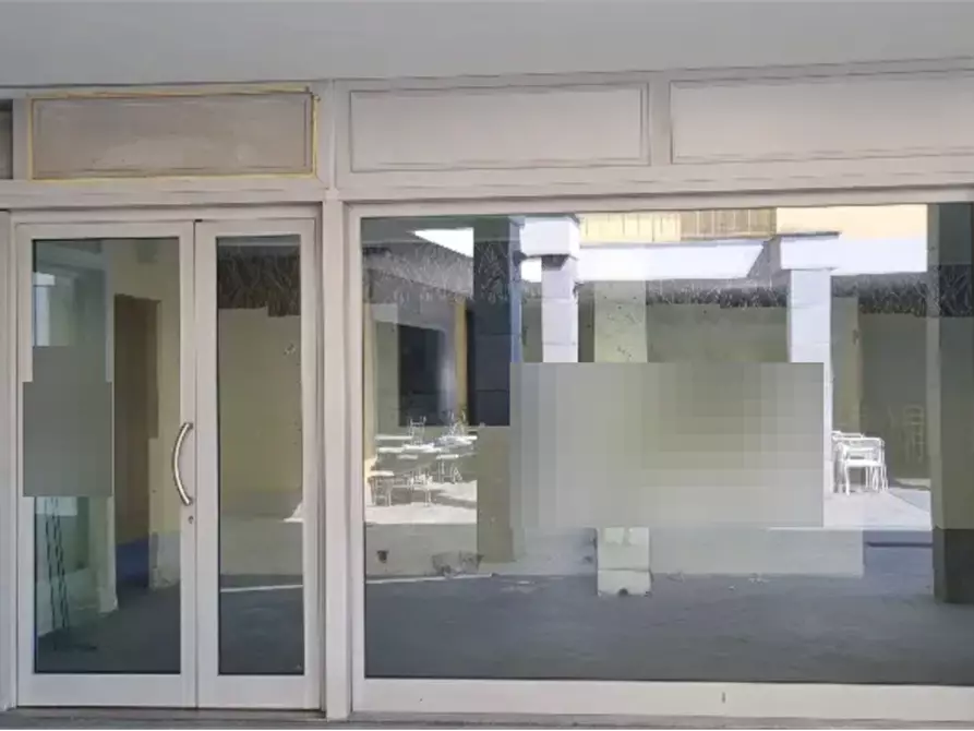 Immagine 2 di Negozio in vendita  in Piazza Giuseppe Maggiolini, a Parabiago