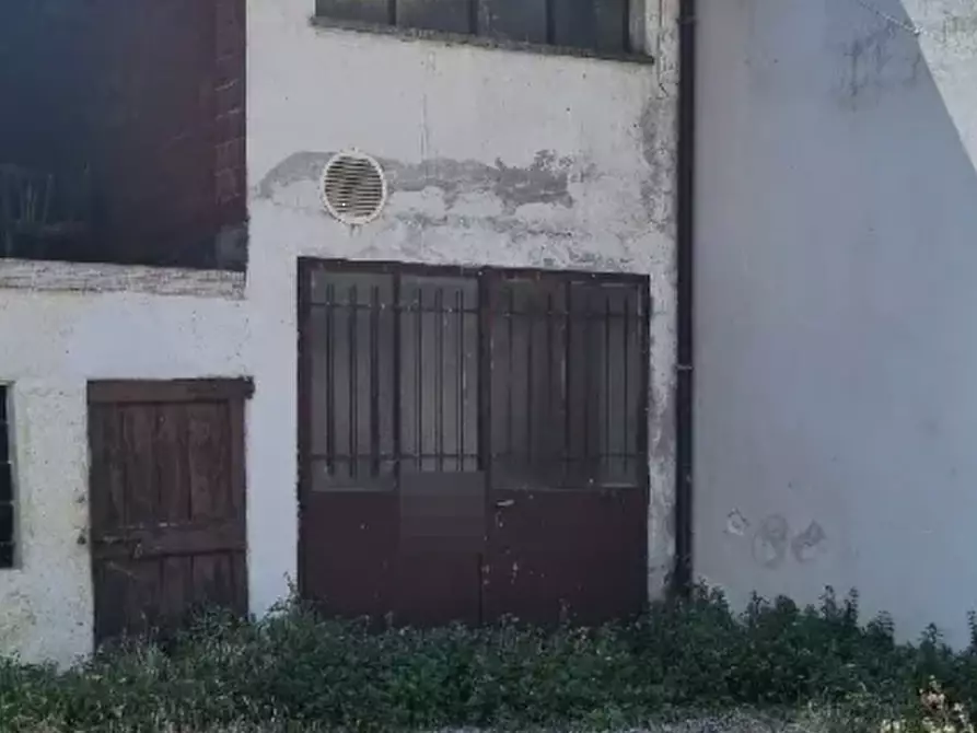 Immagine 3 di Negozio in vendita  in Piazza Giuseppe Maggiolini, a Parabiago