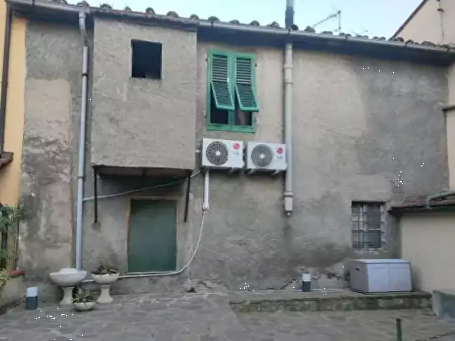 Immagine 1 di Porzione di casa in vendita  in Via Campostino di Mezzana a Prato