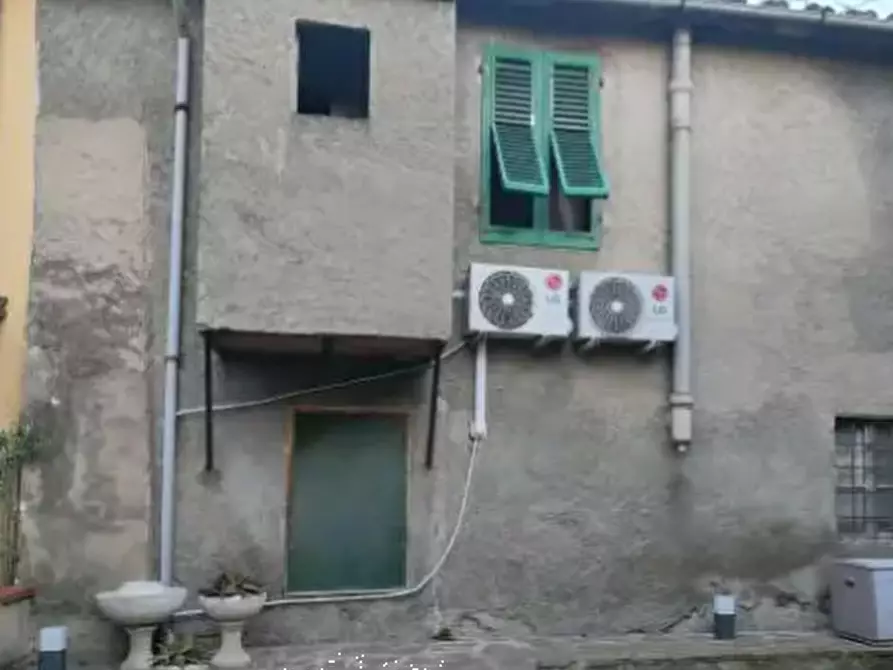 Immagine 2 di Porzione di casa in vendita  in Via Campostino di Mezzana a Prato