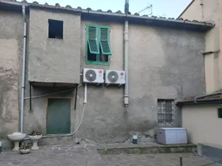 Immagine 3 di Porzione di casa in vendita  in Via Campostino di Mezzana a Prato