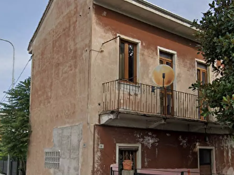 Immagine 1 di Casa indipendente in vendita  in Via Rossini a Busto Arsizio
