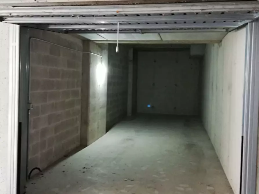 Immagine 2 di Garage in vendita  in Via Caduti di Nassirya a Giussano