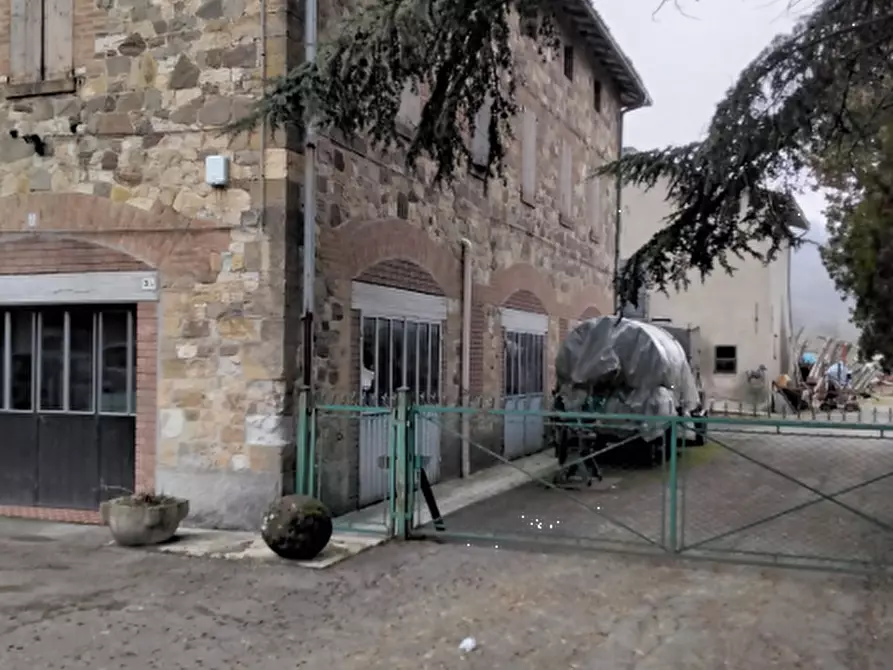 Immagine 1 di Rustico / casale in vendita  in Via Borgonovi a Viano