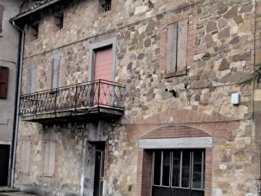 Immagine 15 di Rustico / casale in vendita  in Via Borgonovi a Viano