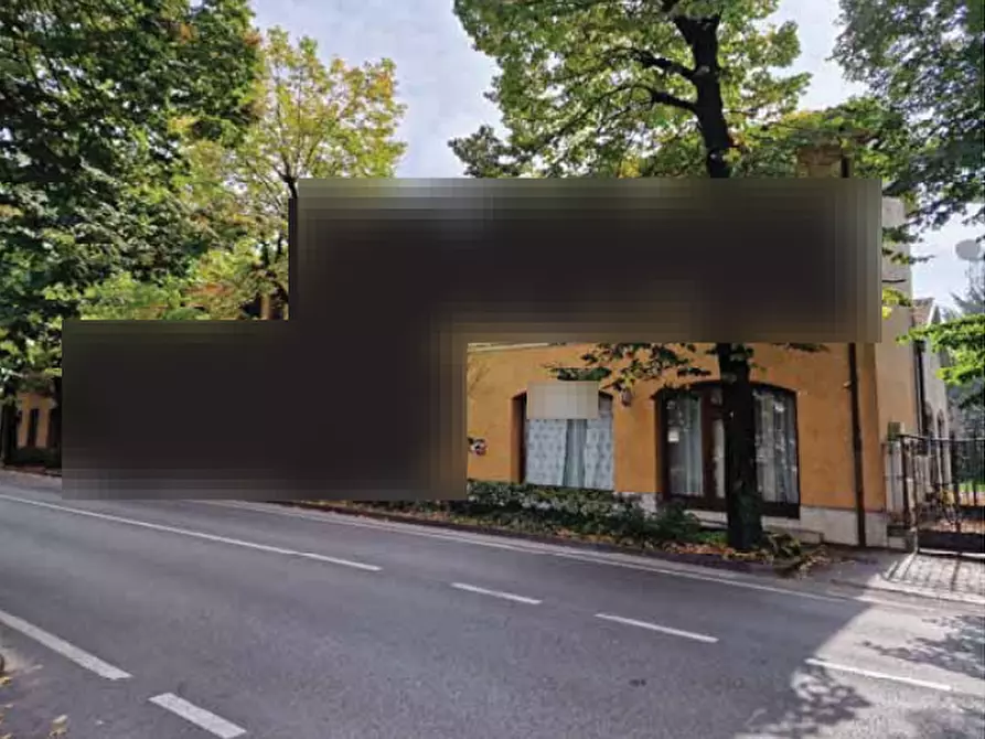 Immagine 2 di Negozio in vendita  in Corso Giuseppe Mazzini a Montebelluna