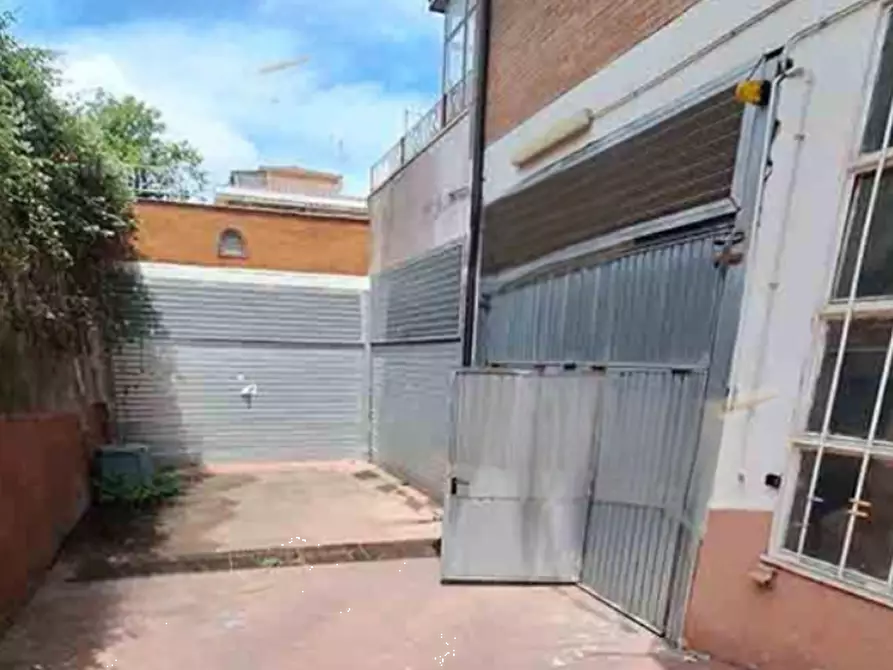 Immagine 4 di Garage in vendita  in Via Martino Rota a Roma