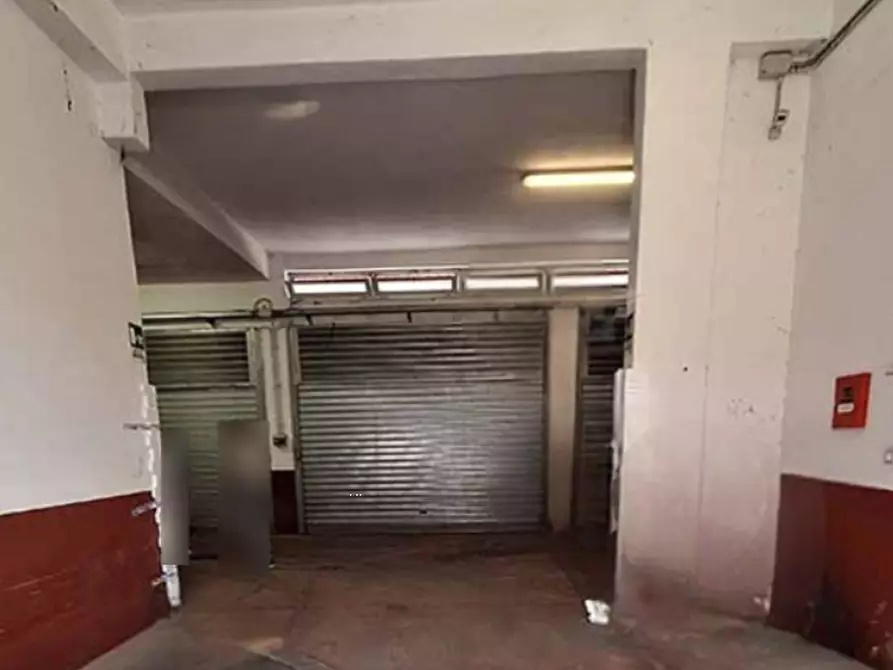 Immagine 1 di Garage in vendita  in Via Martino Rota a Roma
