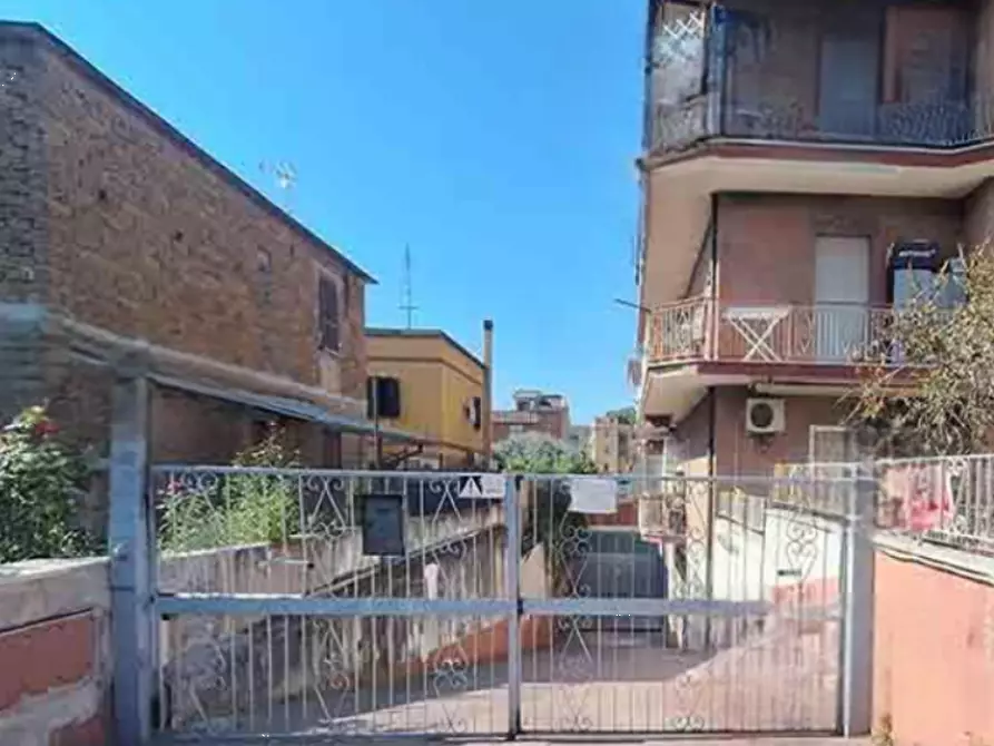 Immagine 2 di Garage in vendita  in Via Martino Rota a Roma