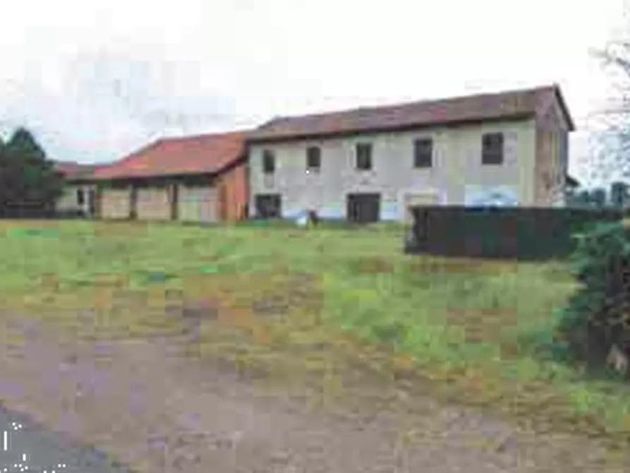 Immagine 1 di Magazzino in vendita  in Strada dei Ronchi a Vigevano