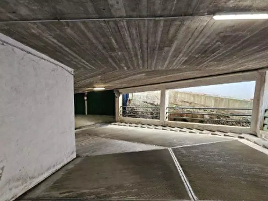 Immagine 5 di Garage in vendita  in Via Lodovico Il Moro a Milano