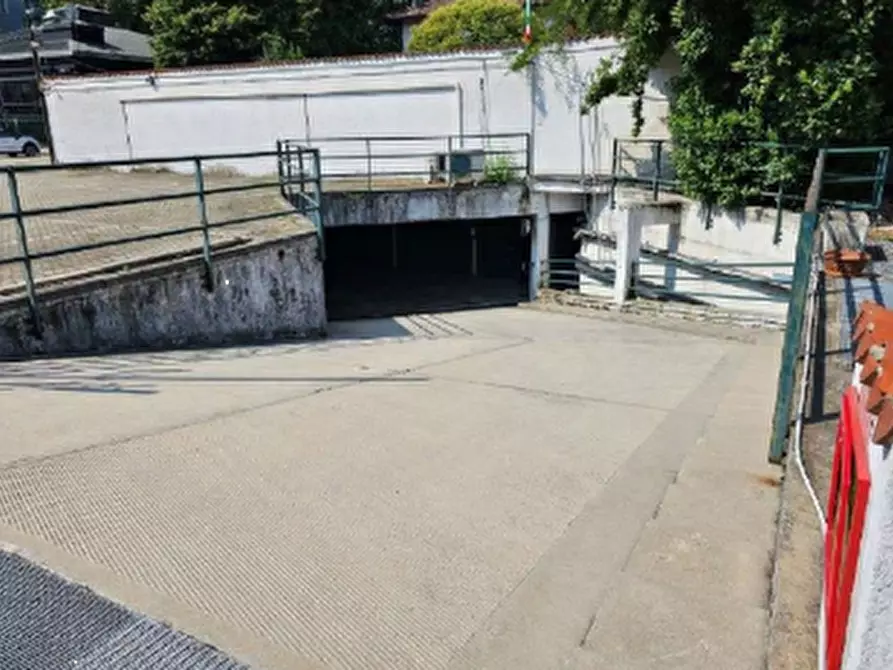 Immagine 6 di Garage in vendita  in Via Lodovico Il Moro a Milano