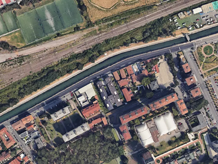 Immagine 11 di Garage in vendita  in Via Lodovico Il Moro a Milano