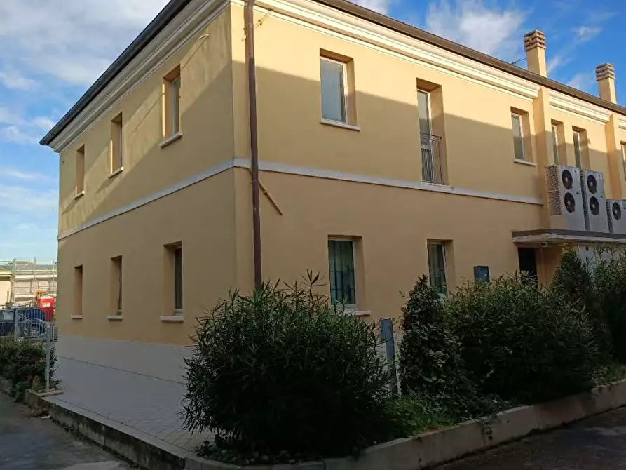 Immagine 3 di Ufficio in vendita  in Via Enrico Mattei a Fano