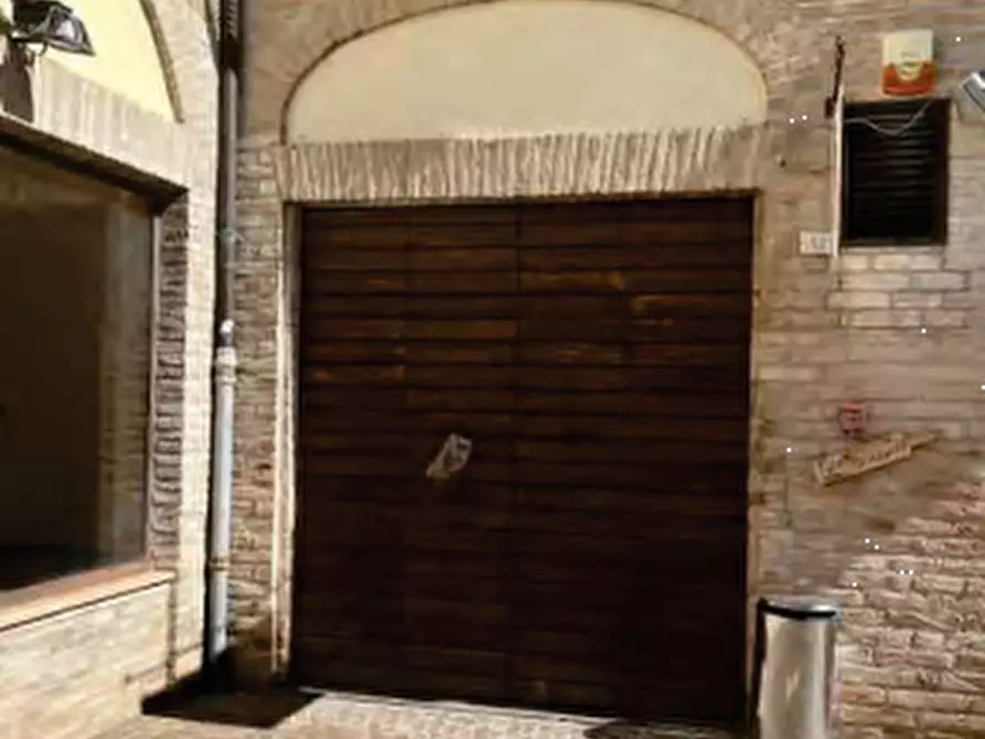 Immagine 2 di Negozio in vendita  in Via Edmondo de Amicis a Fano