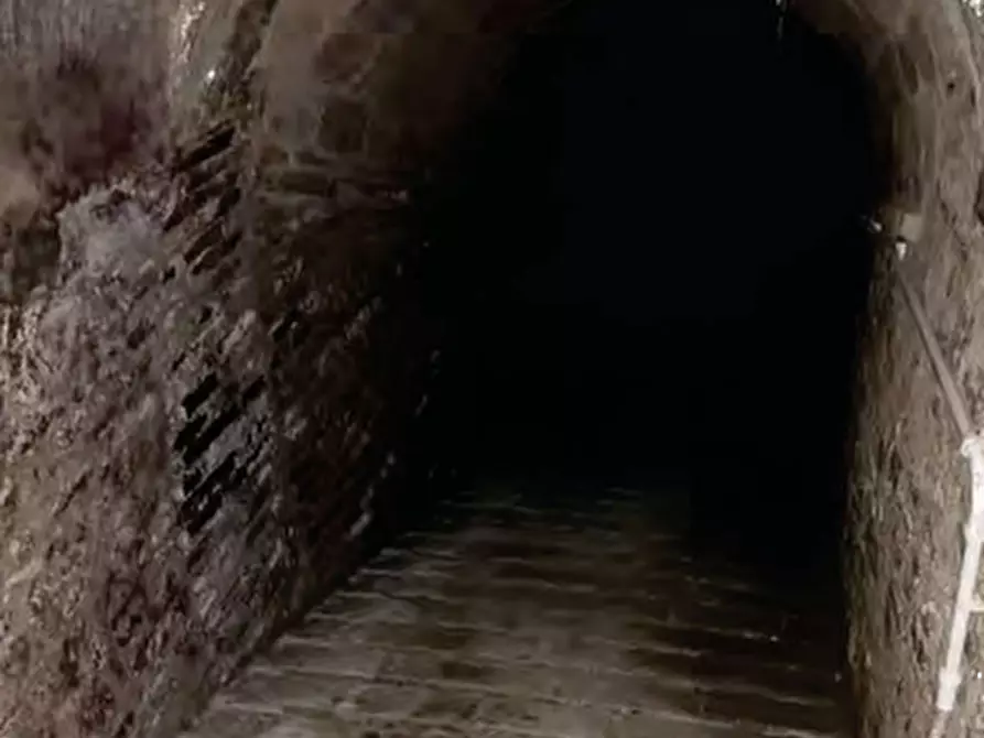 Immagine 3 di Negozio in vendita  in Via Edmondo de Amicis a Fano