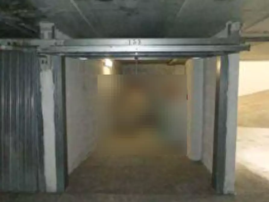 Immagine 1 di Garage in vendita  in via di Grotta di Gregna a Roma