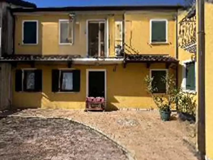 Immagine 2 di Porzione di casa in vendita  in Via Roma a Fossalta Di Piave
