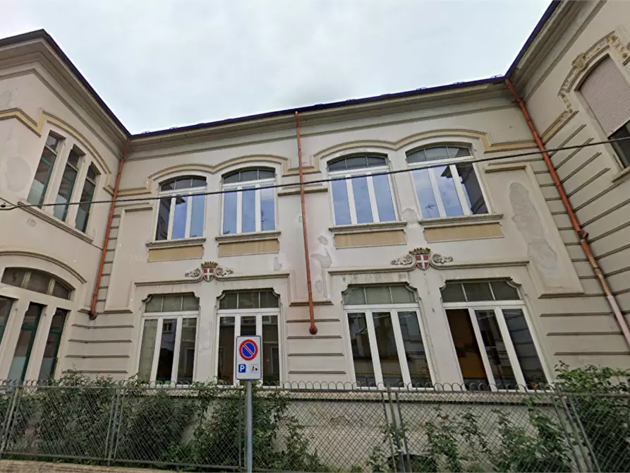 Immagine 4 di Stabile in vendita  in Via Giuseppe Bocca a Asti