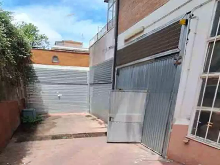 Immagine 3 di Garage in vendita  in Via Martino Rota a Roma