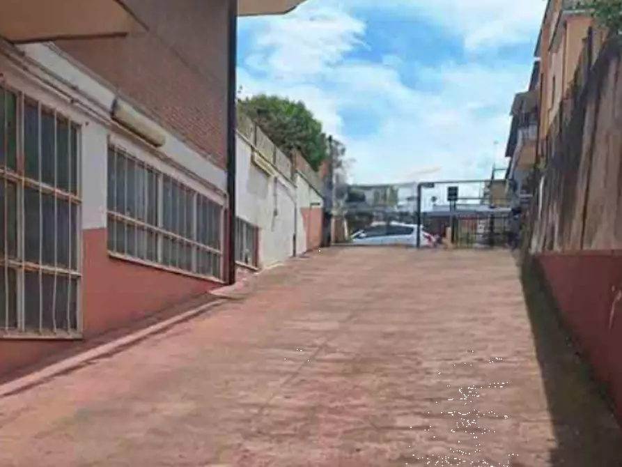 Immagine 4 di Garage in vendita  in Via Martino Rota a Roma
