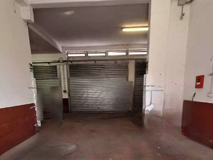 Immagine 5 di Garage in vendita  in Via Martino Rota a Roma