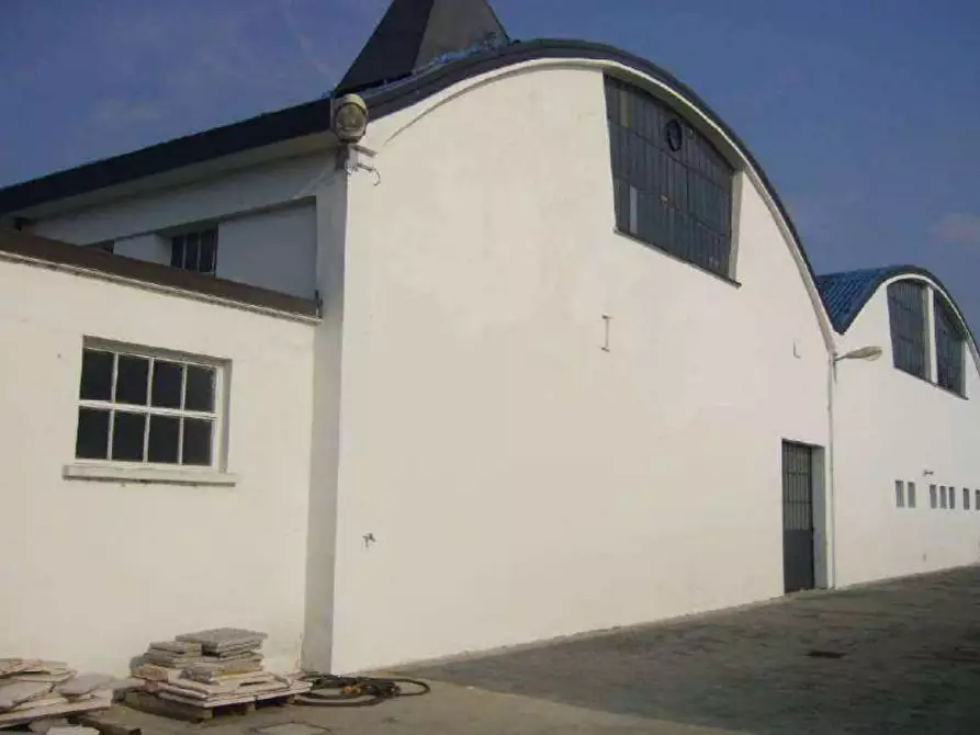 Immagine 1 di Magazzino in vendita  in Via Parolara a Castelbelforte