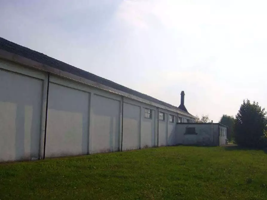 Immagine 2 di Magazzino in vendita  in Via Parolara a Castelbelforte