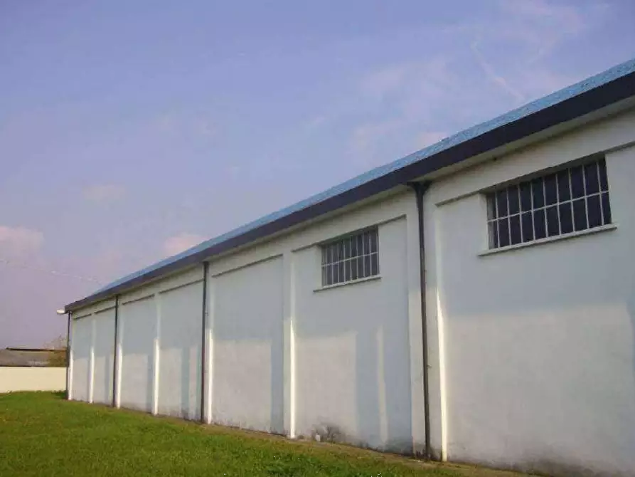 Immagine 3 di Magazzino in vendita  in Via Parolara a Castelbelforte