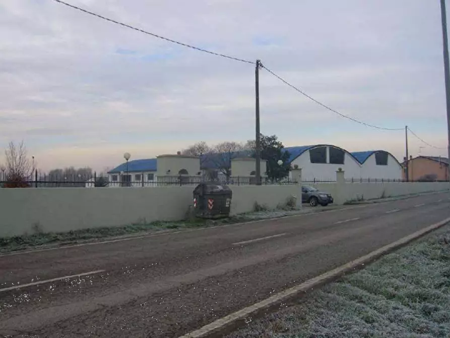 Immagine 4 di Magazzino in vendita  in Via Parolara a Castelbelforte