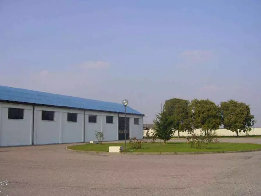 Immagine 5 di Magazzino in vendita  in Via Parolara a Castelbelforte