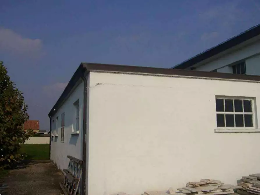 Immagine 12 di Magazzino in vendita  in Via Parolara a Castelbelforte