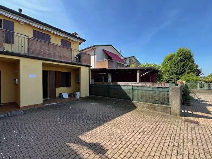 Immagine 2 di Appartamento in vendita  in Piazza D. Alighieri a San Giorgio Di Mantova