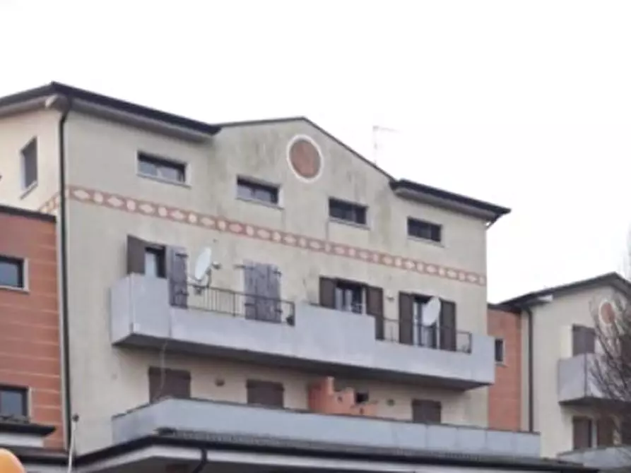 Immagine 2 di Appartamento in vendita  in Strada Statale della Cisa a Borgo Virgilio