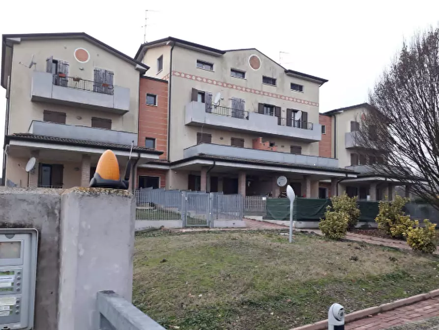 Immagine 5 di Appartamento in vendita  in Strada Statale della Cisa a Borgo Virgilio