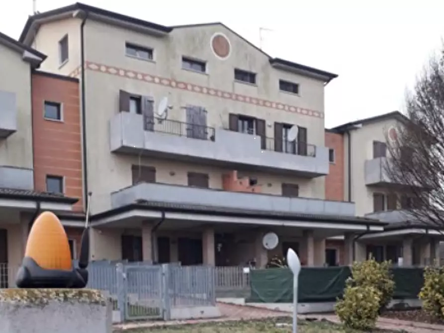 Immagine 10 di Appartamento in vendita  in Strada Statale della Cisa a Borgo Virgilio