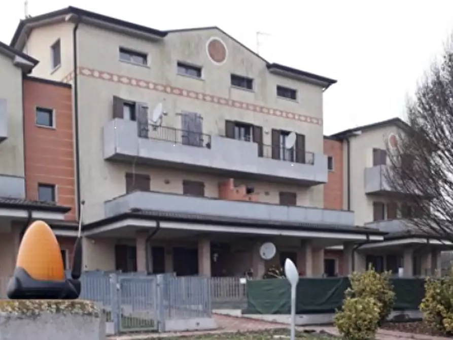 Immagine 13 di Appartamento in vendita  in Strada Statale della Cisa a Borgo Virgilio