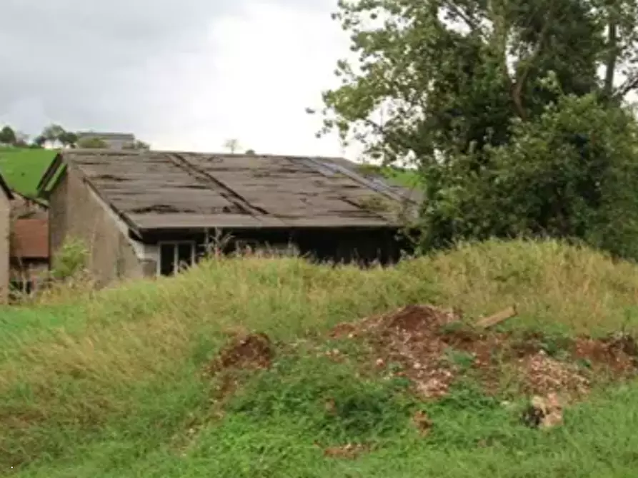 Immagine 1 di Magazzino in vendita  in Contrada Barco a Roverè Veronese