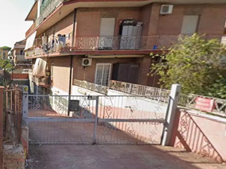 Immagine 2 di Garage in vendita  in Via Martino Rota a Roma