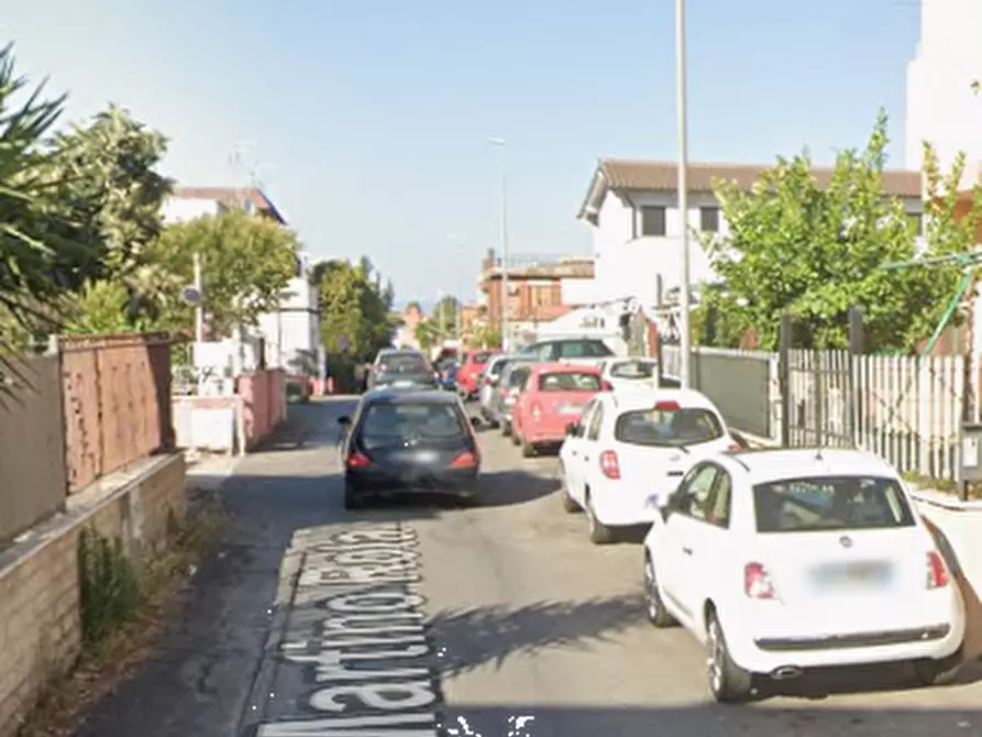 Immagine 5 di Garage in vendita  in Via Martino Rota a Roma