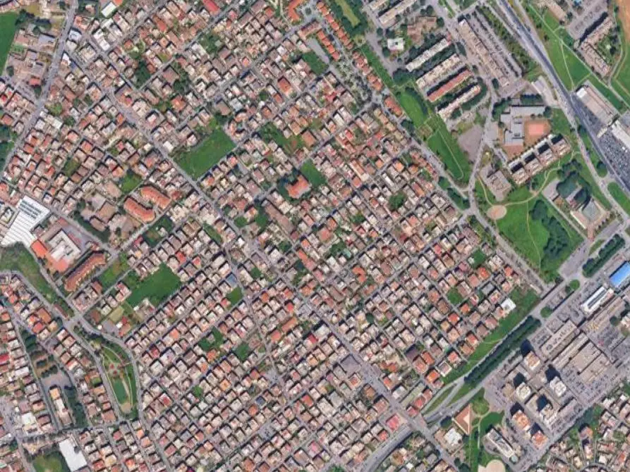 Immagine 10 di Garage in vendita  in Via Martino Rota a Roma